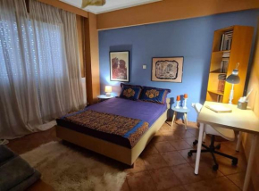 Όμορφο, άνετο ζεστά διακοσμη��ένο διαμέρισμα